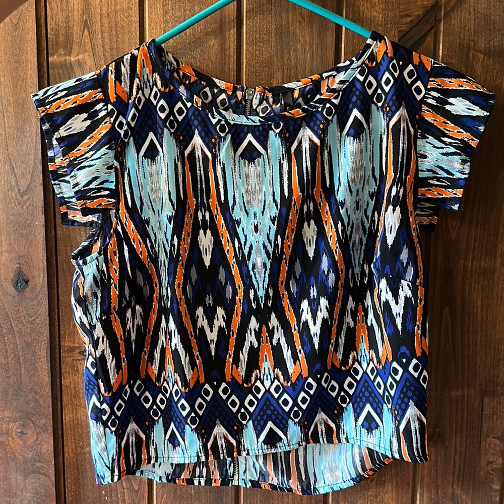 Cropped full-zip shirt. Cute bright colors and design!